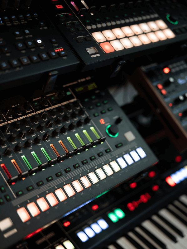 synthesizer_roland_600x800